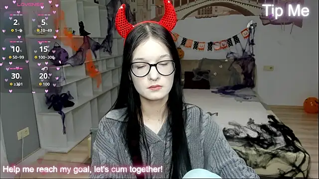 AlicaMoons online show from October 24, 12:45 pm