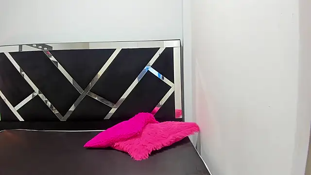 Snapshot of iisabella_noa chatting on September 17, 12:47 pm iisabella noa online show from September 17, 12:47 pm