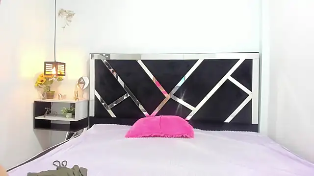 Snapshot of iisabella_noa chatting on September 10, 12:49 pm iisabella noa online show from September 10, 12:49 pm