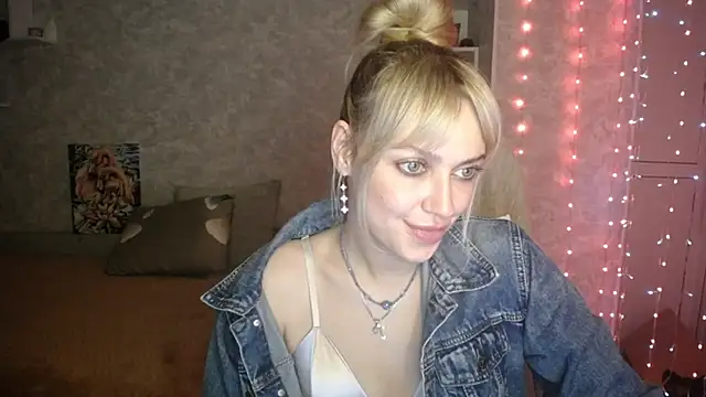 Snapshot of NickyAdamidi chatting on October 2, 4:56 pm NickyAdamidi online show from October 2, 4:56 pm