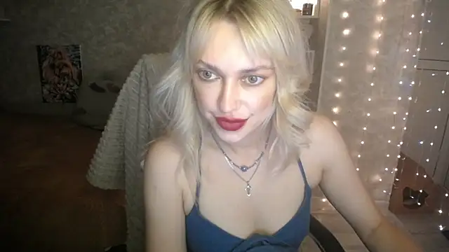 Snapshot of NickyAdamidi chatting on October 18, 5:15 pm NickyAdamidi online show from October 18, 5:15 pm