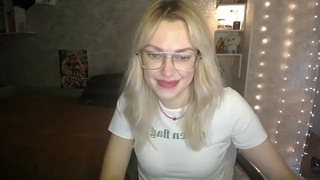 Snapshot of NickyAdamidi chatting on October 17, 4:54 pm NickyAdamidi online show from October 17, 4:54 pm