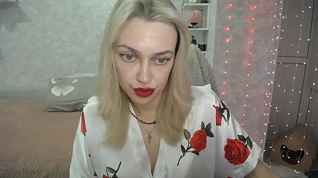 Snapshot of NickyAdamidi chatting on September 19, 4:28 pm NickyAdamidi online show from September 19, 4:28 pm