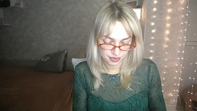 Snapshot of NickyAdamidi chatting on October 8, 6:23 pm NickyAdamidi online show from October 8, 6:23 pm