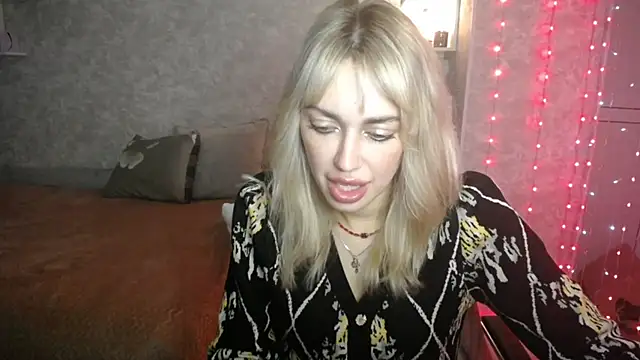 Snapshot of NickyAdamidi chatting on October 6, 4:23 pm NickyAdamidi online show from October 6, 4:23 pm