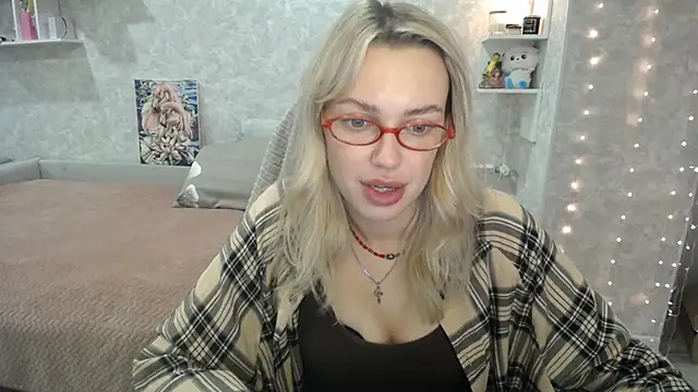 Snapshot of NickyAdamidi chatting on October 13, 5:26 pm NickyAdamidi online show from October 13, 5:26 pm