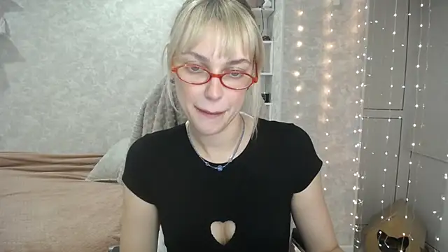 Snapshot of NickyAdamidi chatting on September 15, 4:14 pm NickyAdamidi online show from September 15, 4:14 pm