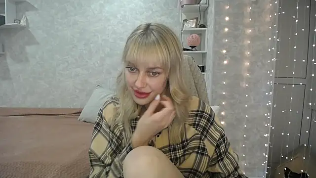 Snapshot of NickyAdamidi chatting on September 13, 8:06 pm NickyAdamidi online show from September 13, 8:06 pm
