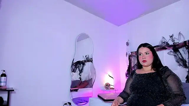 SamanthaDiamonds  online show from October 12, 12:13 am