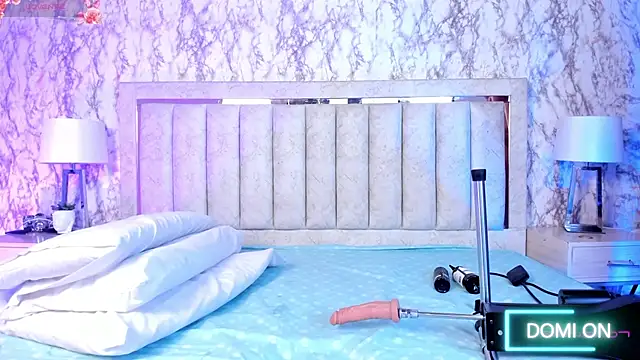 AlaiaMoretti online show from October 19, 5:20 am