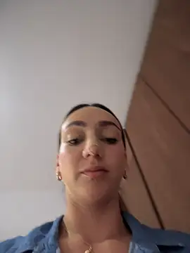 Ninabigtitied online show from April 21, 11:50 am