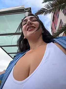 Ninabigtitied online show from December 3, 1:13 pm