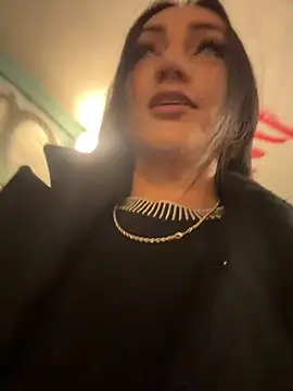 Ninabigtitied online show from October 24, 5:20 pm