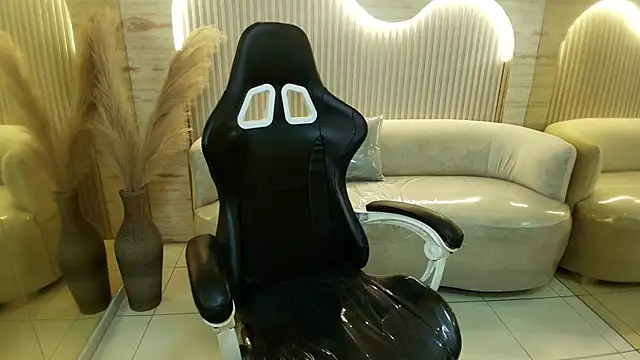 scarlettvixen r online show from September 8, 8:30 pm