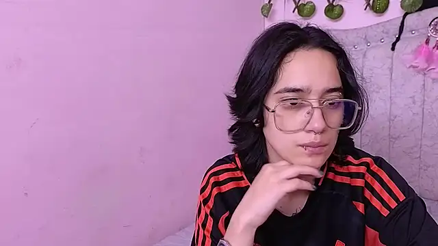 katalinathxandbritney1 online show from October 1, 9:53 pm