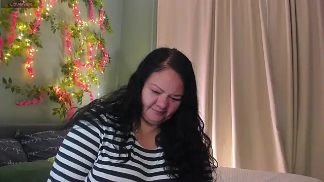 Snapshot of sandra_jackson chatting on October 2, 2:49 am sandra jackson online show from October 2, 2:49 am