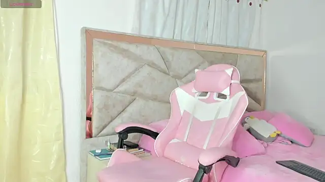 Snapshot of kendal_hot01 chatting on October 8, 9:08 pm kendal hot01 online show from October 8, 9:08 pm