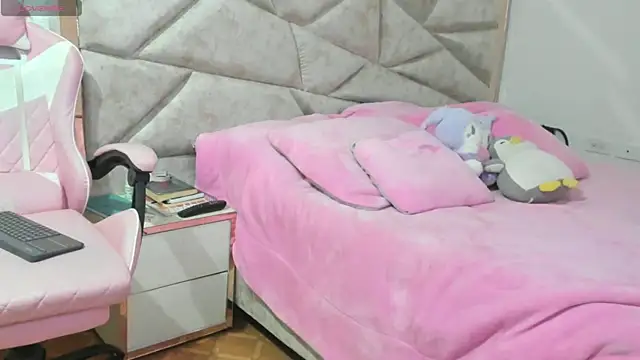 Snapshot of kendal_hot01 chatting on October 1, 9:53 pm kendal hot01 online show from October 1, 9:53 pm