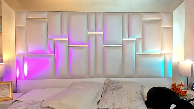 AdelaTaylor online show from October 27, 12:44 pm