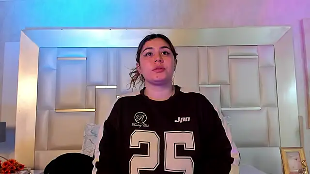 AdelaTaylor online show from December 14, 11:49 am