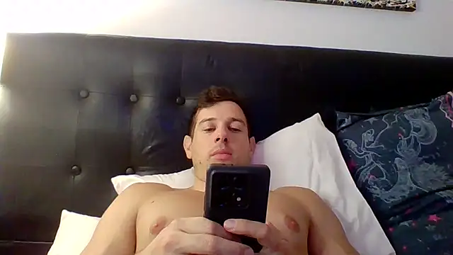 luca23millo90 online show from December 22, 5:43 am