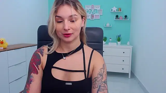 LilFleurish online show from December 17, 5:55 am