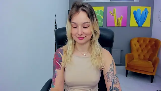 LilFleurish online show from April 13, 4:47 am