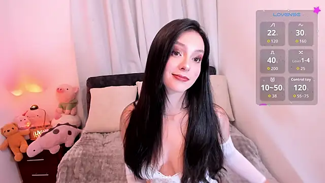 sarah saenz  online show from April 8, 5:53 am