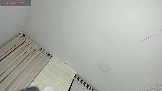 sweet  vanessa1 online show from December 2, 3:52 am