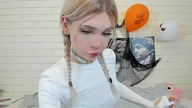 Blondy Fina online show from November 5, 4:50 am