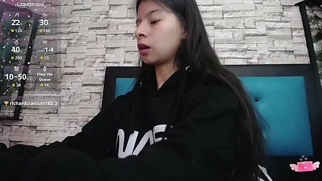 maily can online show from October 3, 1:05 pm