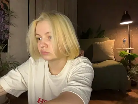 MoonIvy  online show from June 6, 7:42 pm