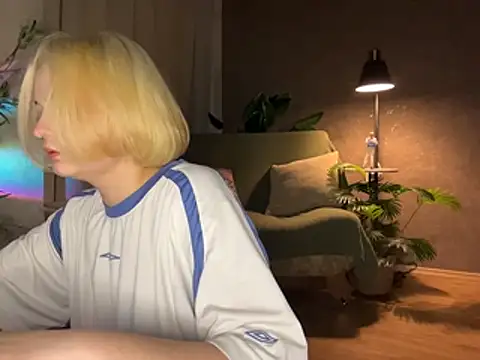 MoonIvy  online show from April 19, 7:16 pm