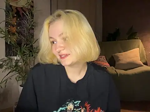 MoonIvy  online show from June 12, 7:33 pm