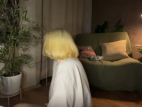 MoonIvy  online show from June 8, 7:36 pm