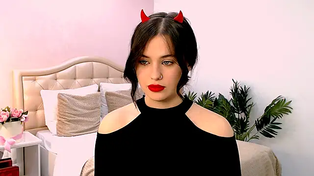 Snapshot of lil_angel_ chatting on September 27, 1:18 pm lil angel online show from September 27, 1:18 pm