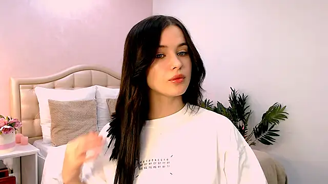 Snapshot of lil_angel_ chatting on September 28, 6:57 pm lil angel online show from September 28, 6:57 pm