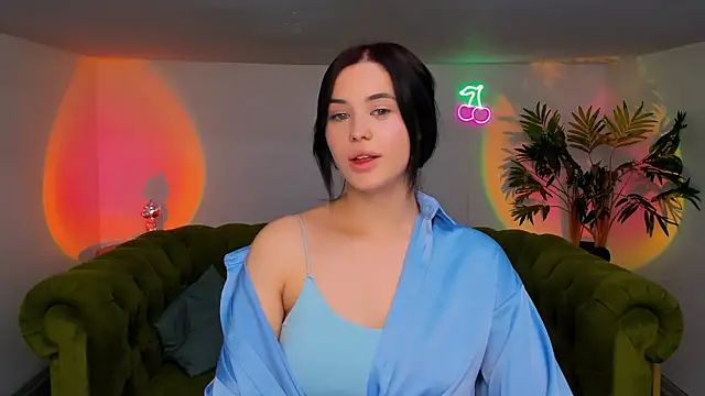 Snapshot of lil_angel_ chatting on October 9, 1:15 pm lil angel online show from October 9, 1:15 pm