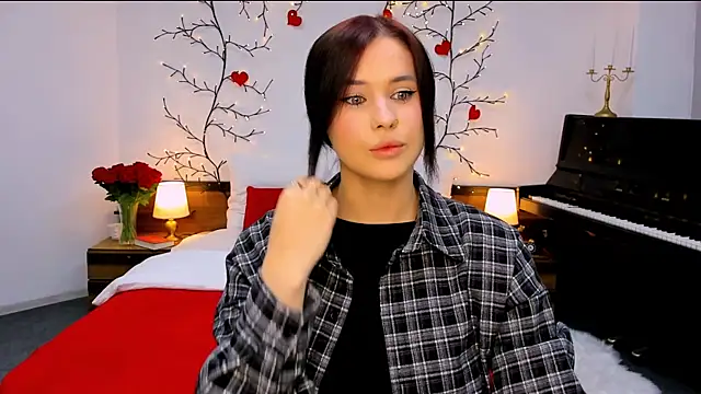Snapshot of lil_angel_ chatting on October 18, 8:50 am lil angel online show from October 18, 8:50 am