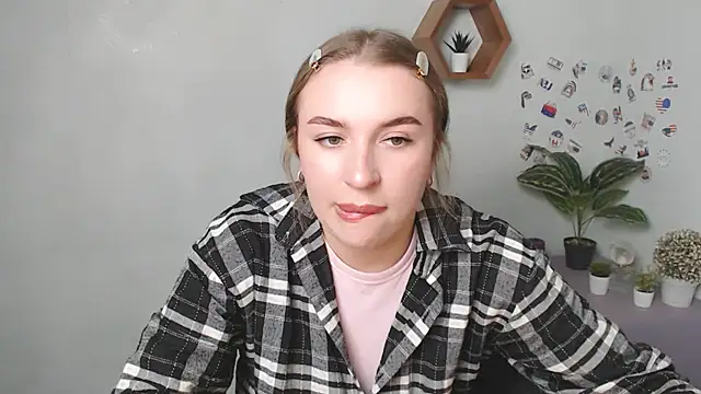 JuliaTopp  online show from September 26, 10:46 am