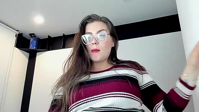 Snapshot of Laia__hadid chatting on October 11, 7:13 am Laia hadid online show from October 11, 7:13 am