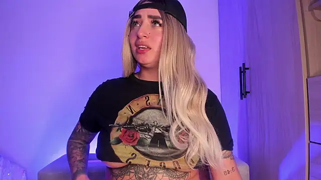 scarlett Collinss online show from November 8, 5:45 am