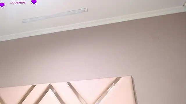 VioletLux online show from October 16, 8:11 pm