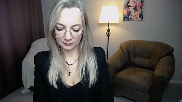 Snapshot of Ava_Elior chatting on September 15, 9:17 am Ava Elior online show from September 15, 9:17 am