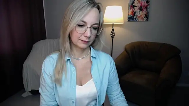 Snapshot of Ava_Elior chatting on September 17, 9:40 am Ava Elior online show from September 17, 9:40 am