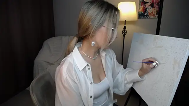 Snapshot of Ava_Elior chatting on October 6, 10:32 am Ava Elior online show from October 6, 10:32 am