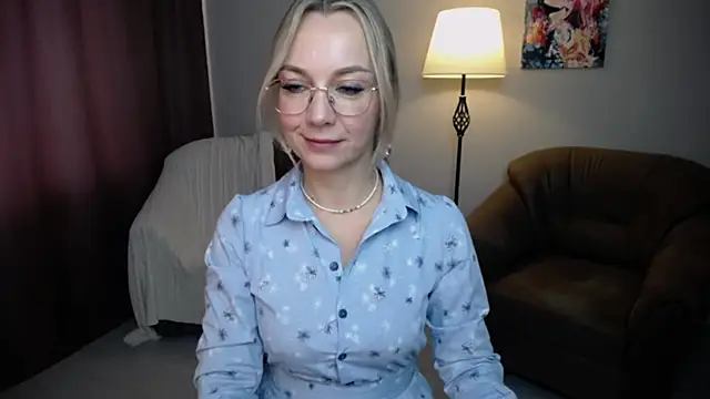 Snapshot of Ava_Elior chatting on September 18, 9:41 am Ava Elior online show from September 18, 9:41 am