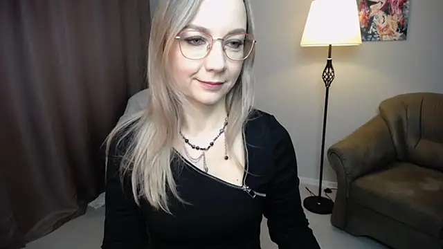 Snapshot of Ava_Elior chatting on October 18, 9:34 am Ava Elior online show from October 18, 9:34 am