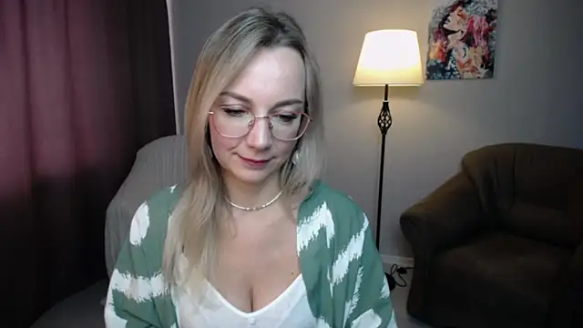 Snapshot of Ava_Elior chatting on October 5, 10:31 am Ava Elior online show from October 5, 10:31 am