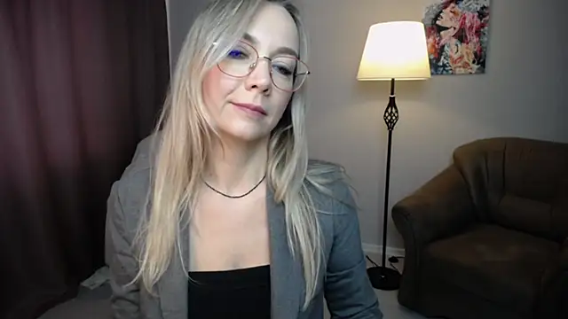 Snapshot of Ava_Elior chatting on October 14, 9:34 am Ava Elior online show from October 14, 9:34 am